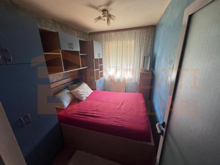 Apartament cu 3 camere semidecomandat, mobilat în Casa de Cultură