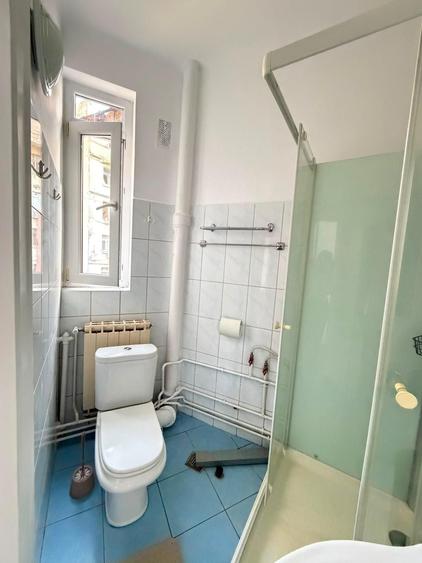 Apartament cu 3 camere semidecomandat în Ultracentral