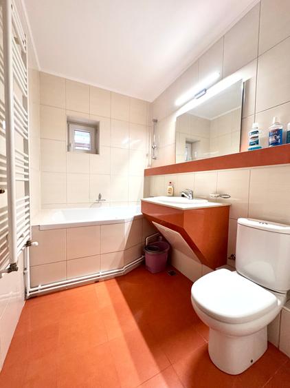 Apartament cu 3 camere decomandat în Calea Călărașilor