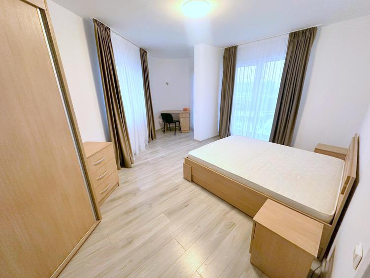 Apartament cu 3 camere semidecomandat, mobilat în Iris