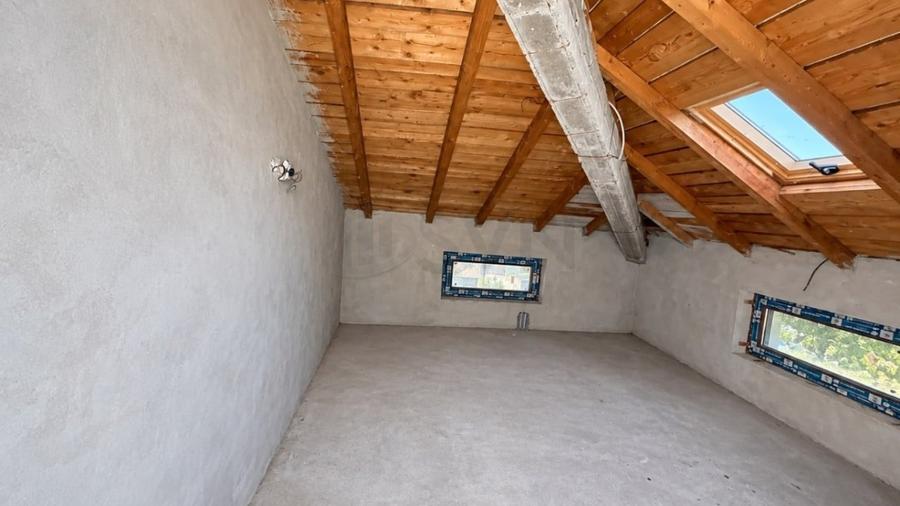 Casă individuală cu 7 camere cu Canalizare în Nord