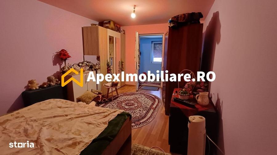 Casă cu 4 camere cu Teren 241 Mp în Apărătorii Patriei