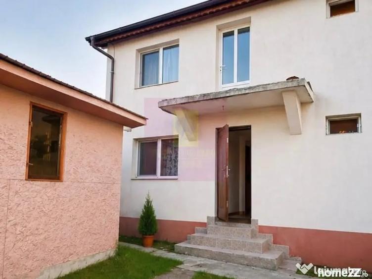 Casă cu 5 camere cu Teren 2875 Mp în Sadina