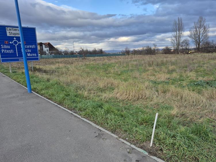 Teren Construcții intravilan de 2858 mp, în Stupini