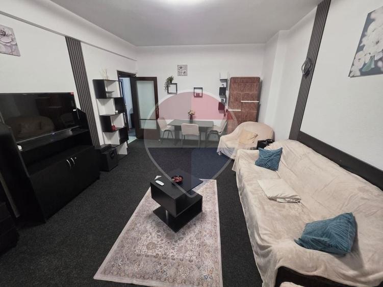 Apartament cu 2 camere decomandat, mobilat în P-ța Romană