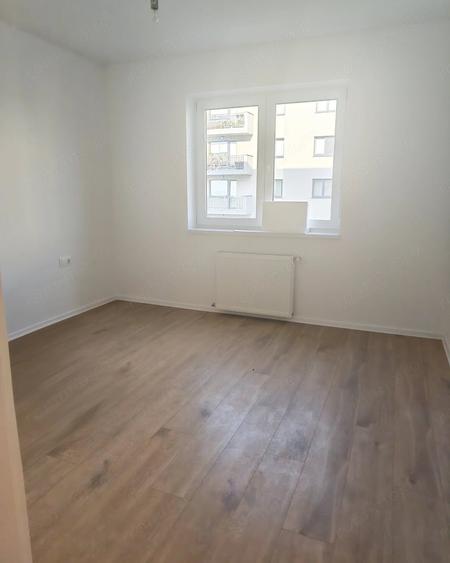 Apartament cu 2 camere decomandat în Tractorul