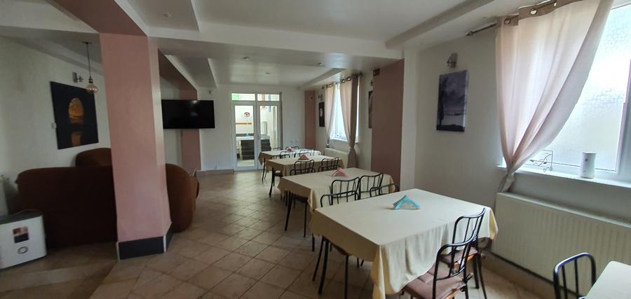 Casă individuală cu 12 camere cu Canalizare în Nord