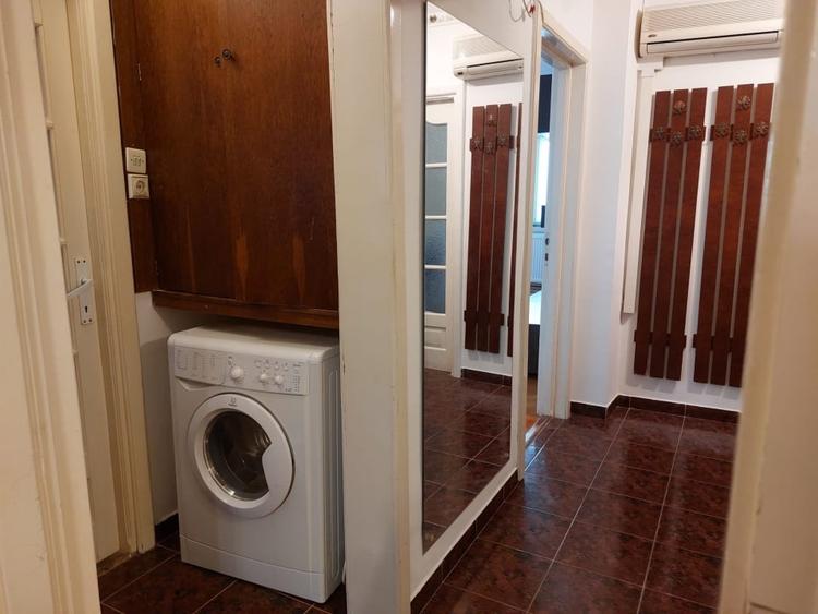 Apartament cu 3 camere decomandat, mobilat în Girocului