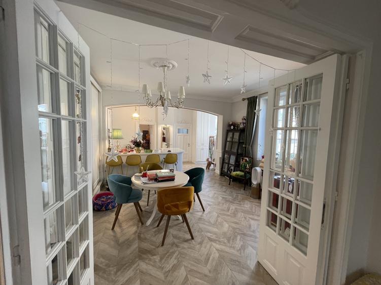 Apartament cu 3 camere decomandat, mobilat în Arcul de Triumf