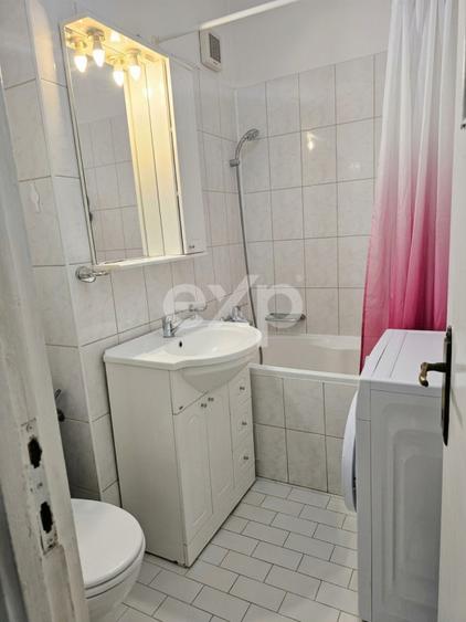 Apartament cu 3 camere semidecomandat, mobilat în Craiovei