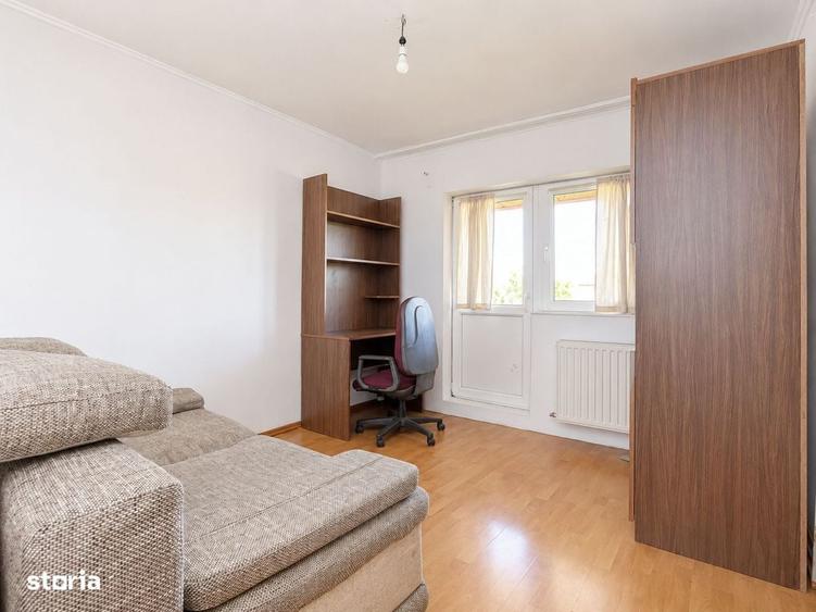 Apartament cu 3 camere decomandat în Lipovei