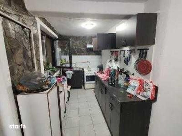 Casa de vanzare, zona centrala, disponibila imediat - 1