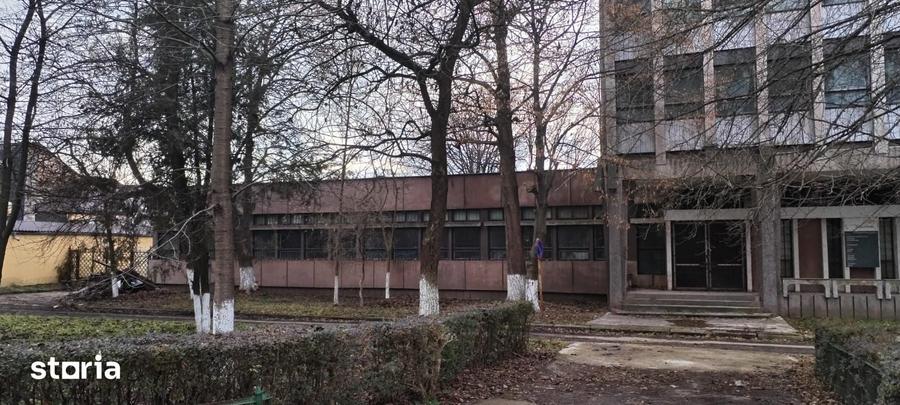 Spațiu comercial, de 3,000 mp, în Central