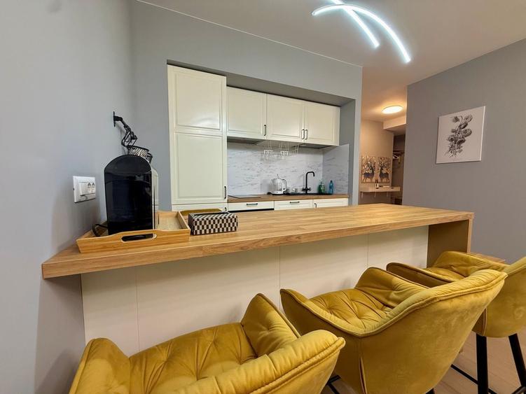 Apartament cu 3 camere decomandat, mobilat în Băneasa