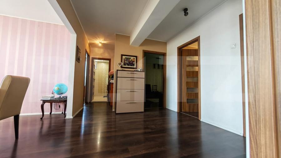 Apartament 4 camere decomandat, etaj intermediar, Splaiul Cr - 8