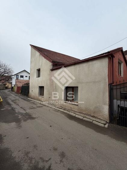 Casă individuală cu 4 camere cu Canalizare în Central