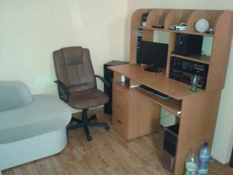 Vand urgent casa la curte - langa statia de metrou Piata Muncii !!! - 1