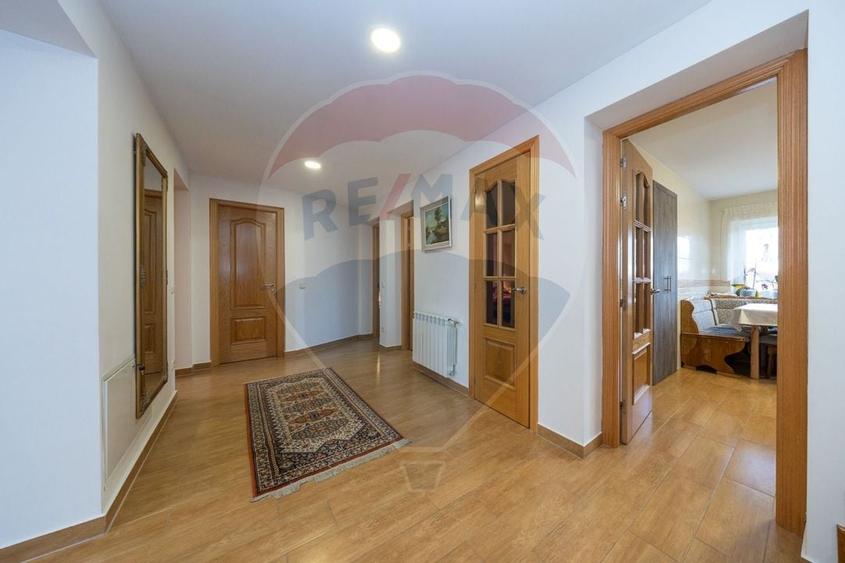 Casă noua - parcări subterane, teren 500 mp, Codlea - 11