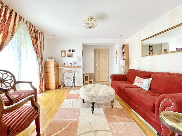 Apartament cu 6 camere semidecomandat, mobilat în Mehala