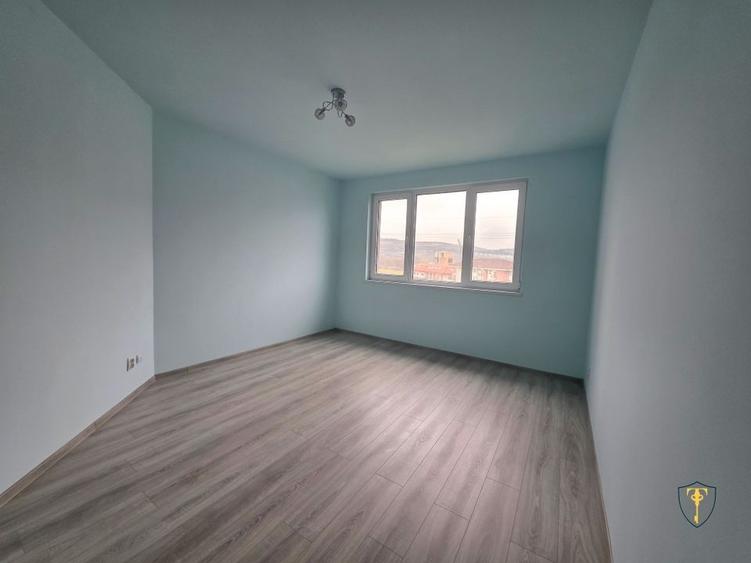 Apartament cu 3 camere de vânzare – Zona BMW, Florești - 3
