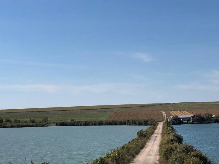 PROPRIETAR vand teren 20.000 mp CORBU | 50 m deschidere la lac   - 1