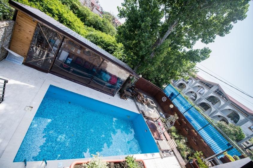 Exclusiv! Pensiune 6 camere - Vama Veche - Centru - 239.000 euro  (Cod E8) - 1