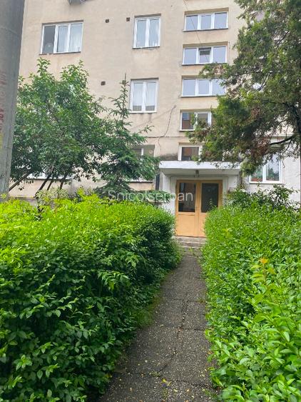 Apartament 3 camere  decomandat 1/4  zona centrala