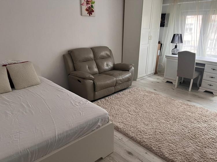 13 Septembrie Panduri, bloc mixt 1992, metrou Academia Militara - 12