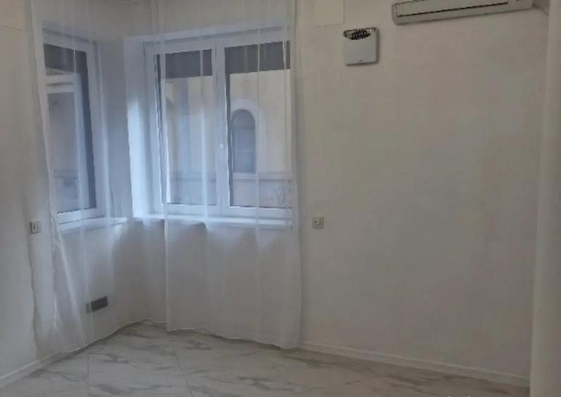 Inchiriere Duplex 5 camere ( Parter + Demisol ) in vila Piata Romana - 3