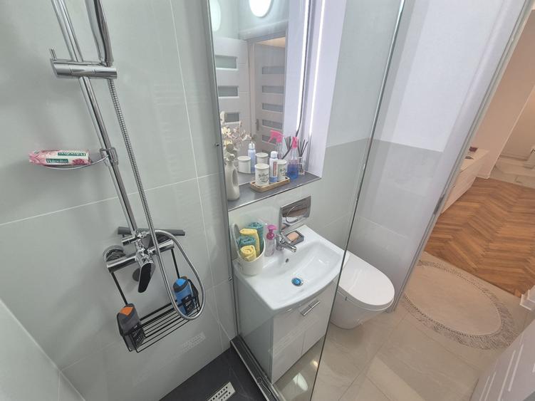 Vanzare Apartament 2 camere cochet mobilat si utilat complet de lux - 13