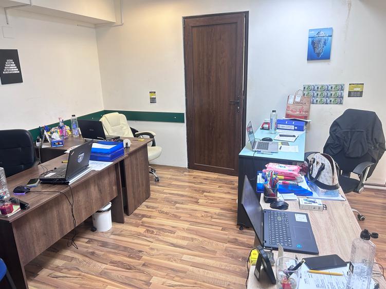 250 mp Birouri de inchiriat - 8