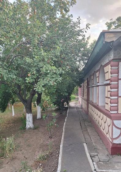 Casă cu 4 camere cu Teren 1000 Mp în Tătaru