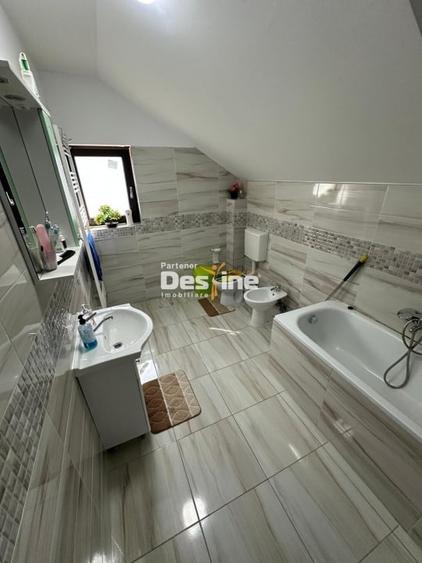 Pascani - Vila spatioasa 228 mp, teren 1000 mp, garaj, demisol si terase - 12