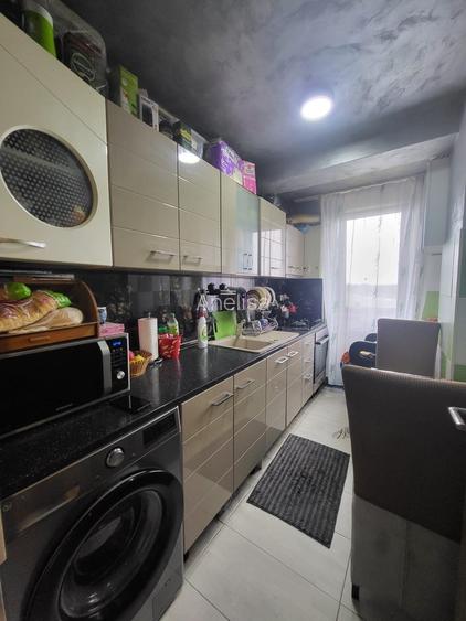 Apartament 2 camere mobilat, decomandat, loc de parcare, bloc cu lift