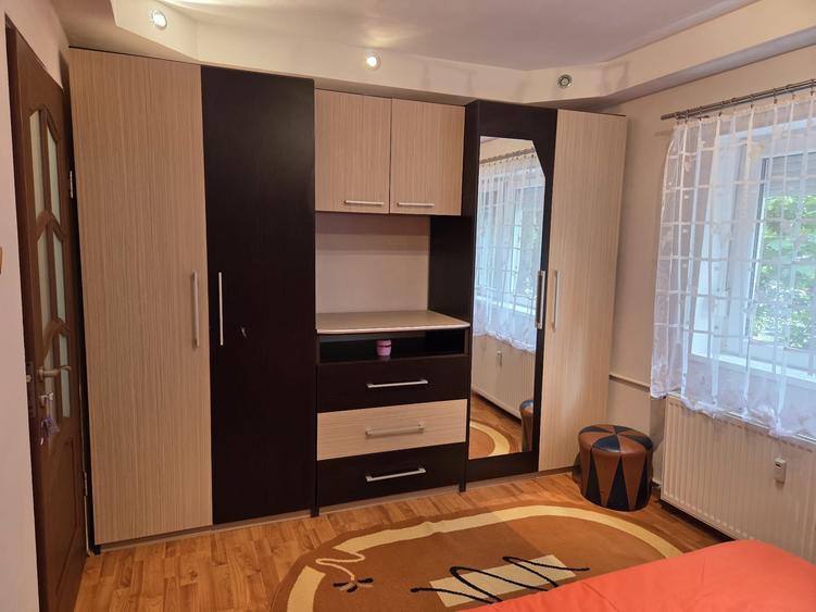 Inchiriez ap. 3 camere Rogerius + loc de parcare - 1
