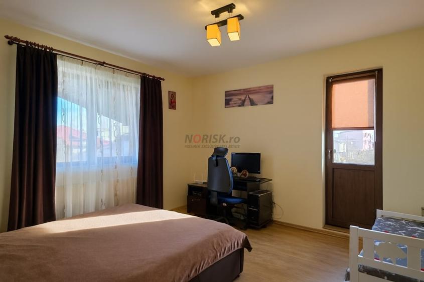 Vilă Spațioasă • Teren 656 mp - 10