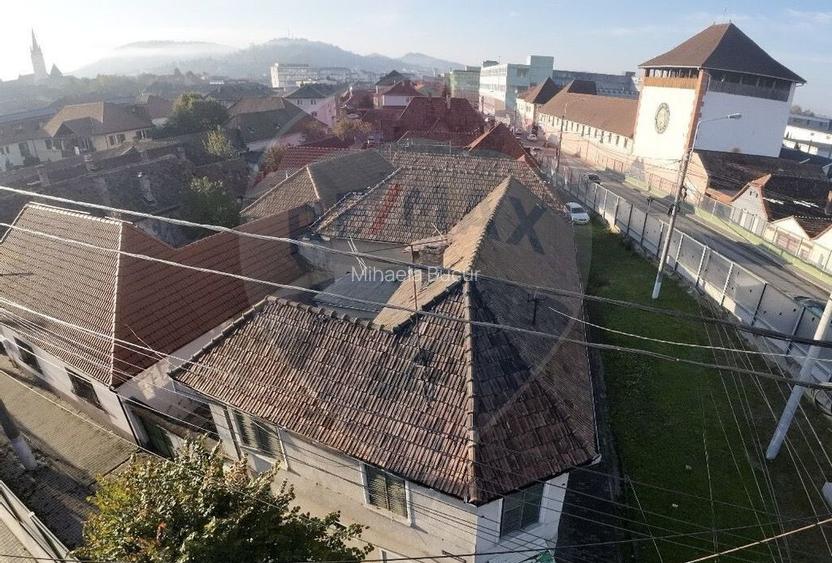 Casa cu 4 camere, situata in centrul ora?ului Casa cu 4 camere, situata in centrul ora?ului