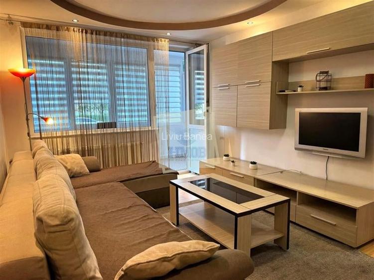 Apartament 2 camere decomandat si balcon pe Mihai Viteazu