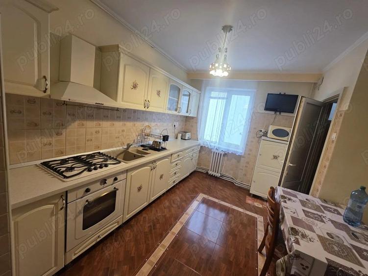 Vand apartament 4 camere cu garaj Piata Centrala - 5