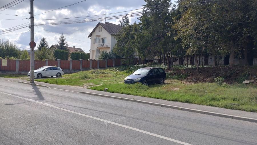 Inchiriez locuri de parcare pe teren privat - 1