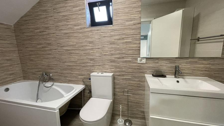 Casa spatioasa,amenajata in zona Lipovei - 21