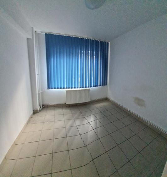 Vand spatiu comercial central Deva - 2