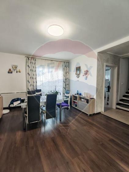 Casă / Vilă cu 4 camere de închiriat - 2