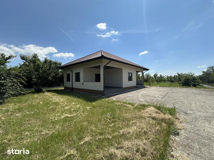Casă cu 2 camere cu Teren 7310 Mp în Finta