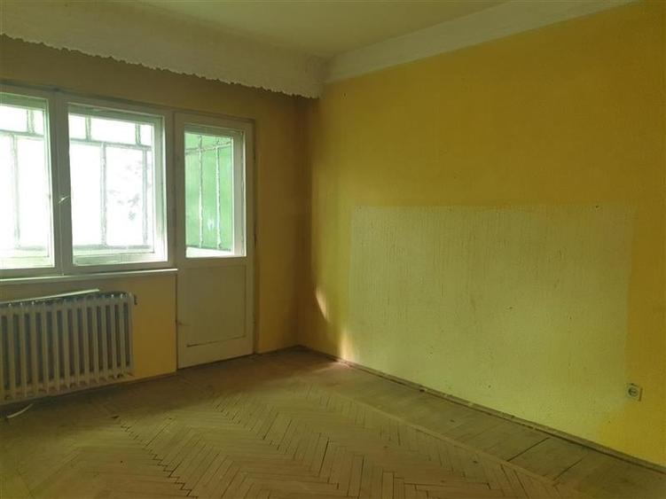 Apartament 2 camere, et 3, debransat,liber, Gara - 4