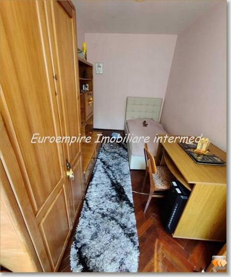 Apartament cu 3 camere semidecomandat în Abator