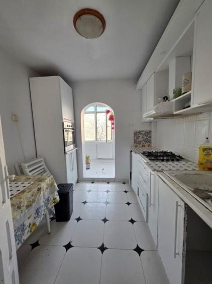 Etaj 3-Podul de Fier-3 Camere Decomandat -bloc 82' - 8