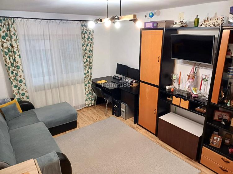 Vand apartament cu 3 camere , zona centrala,  Scriitorilor