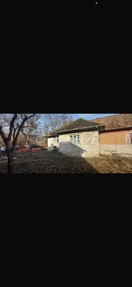 Casa demolabila Faureni, 2600 mp teren
