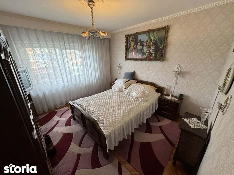 Apartament 4 camere decomandate , etaj 1 , Carpati 2 - 6